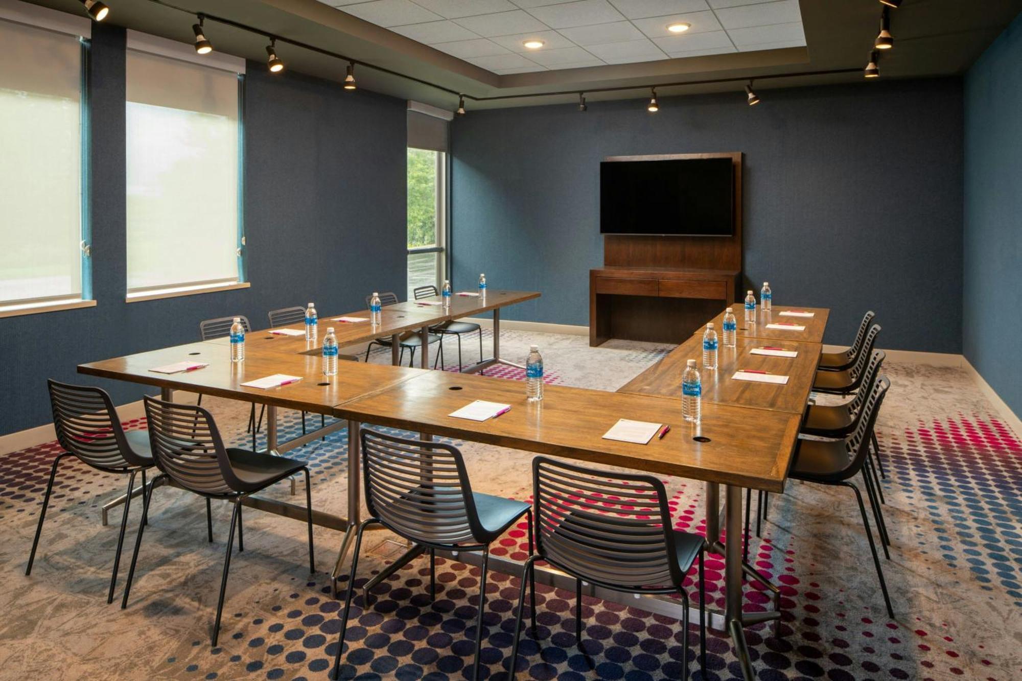 Aloft Bay Hotel 4*