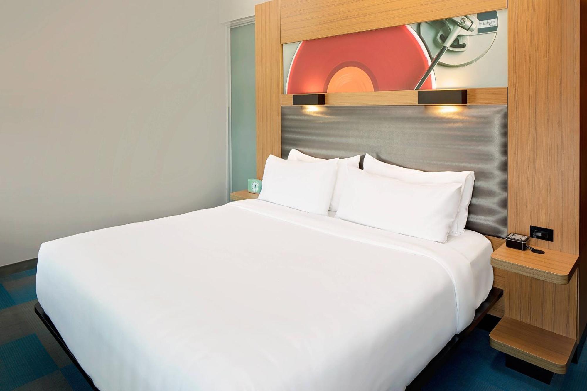 Aloft Bay Green Bay