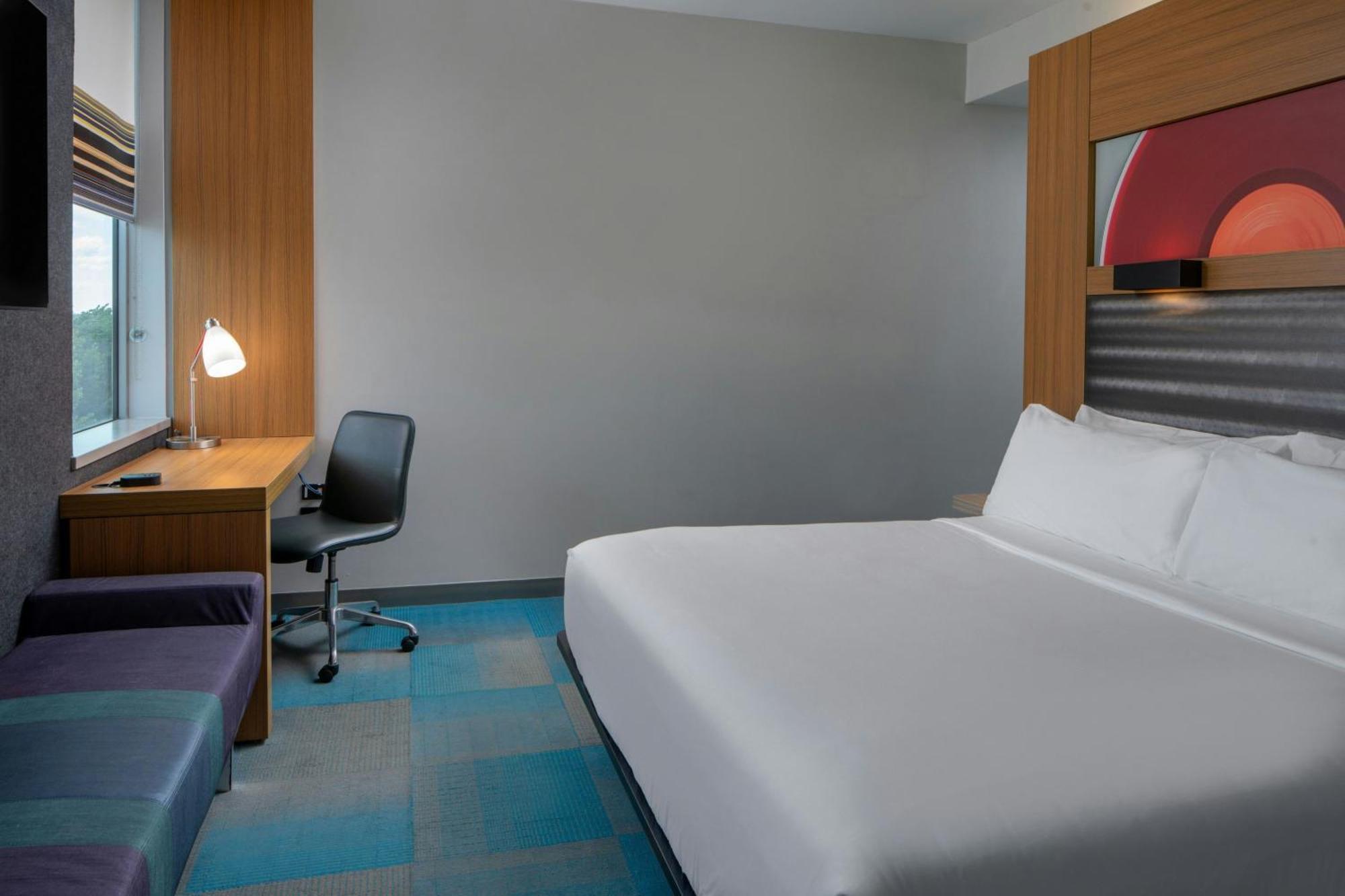 Hotel Aloft Bay 4*