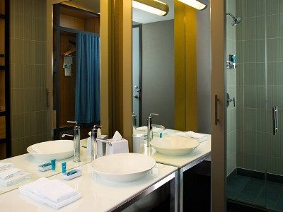 Aloft Bay 4*